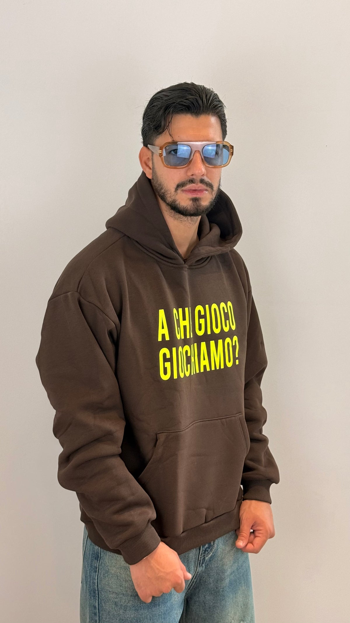 Felpa Marrone “Che Gioco Giochiamo” – Urban Streetwear